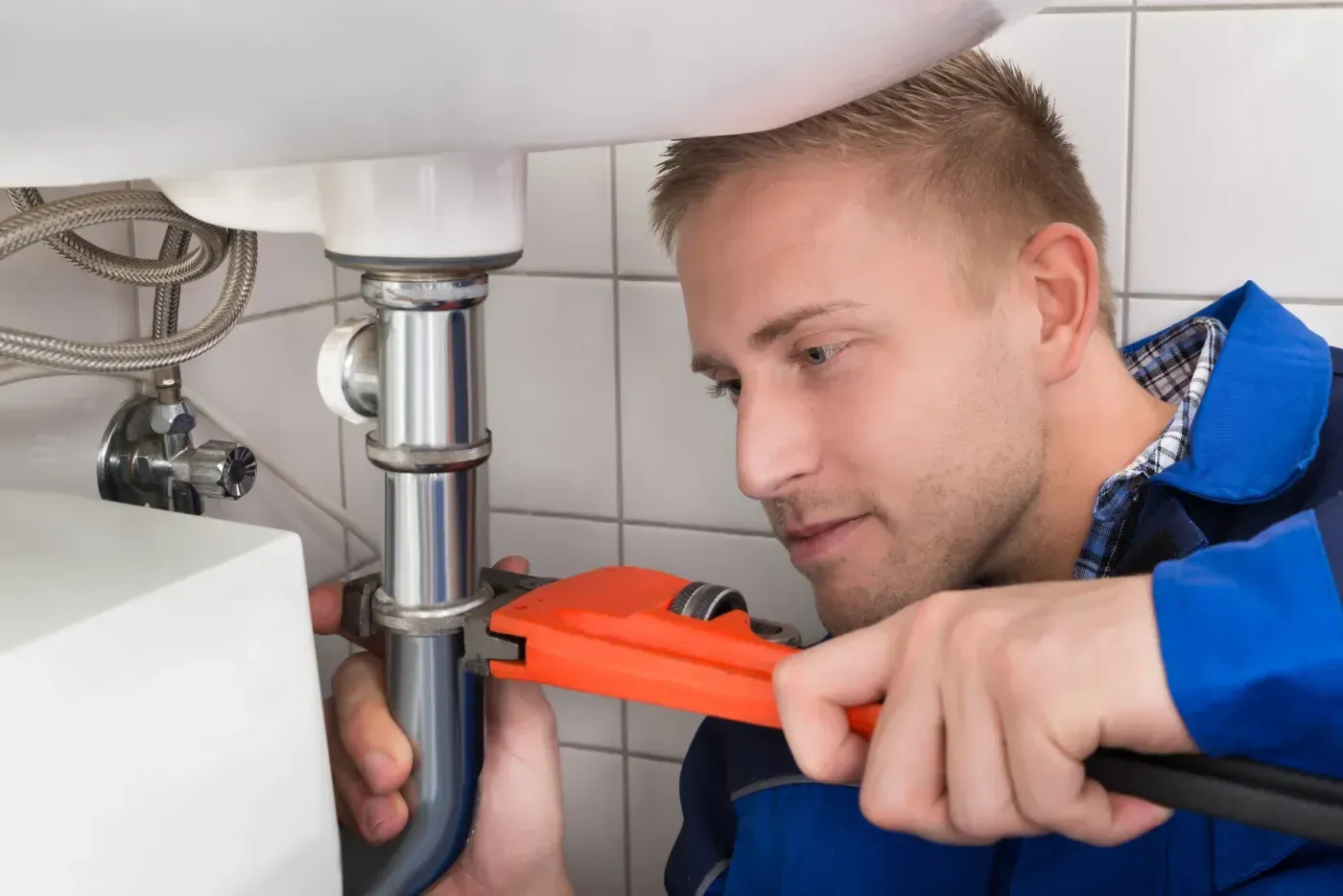 Dépannage plomberie sur l'évacuation d'un lavabo à Paris 11e